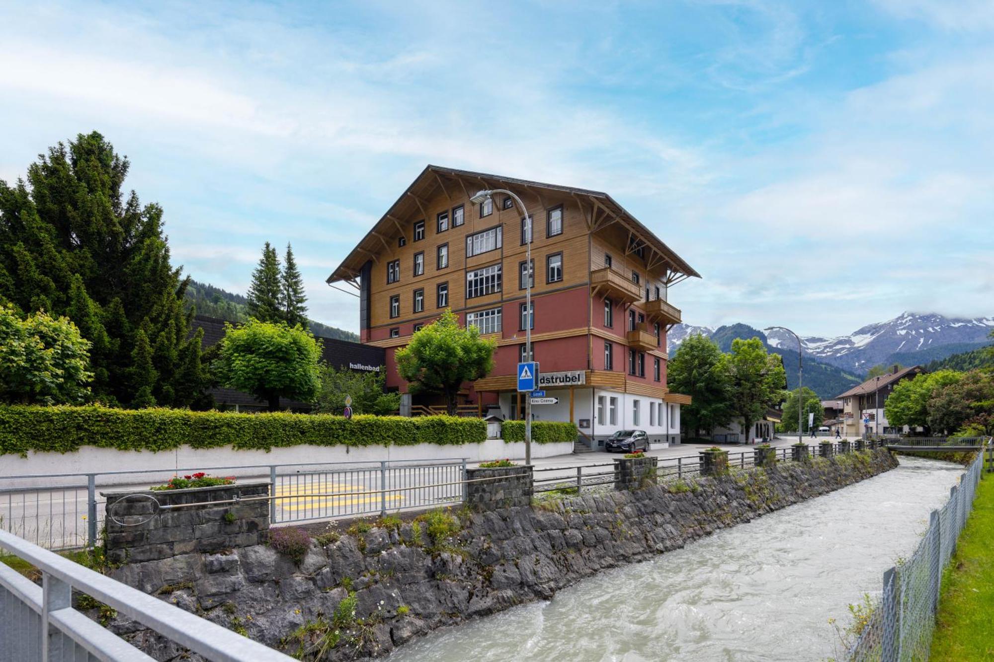 Sporthotel Wildstrubel Lenk Buitenkant foto