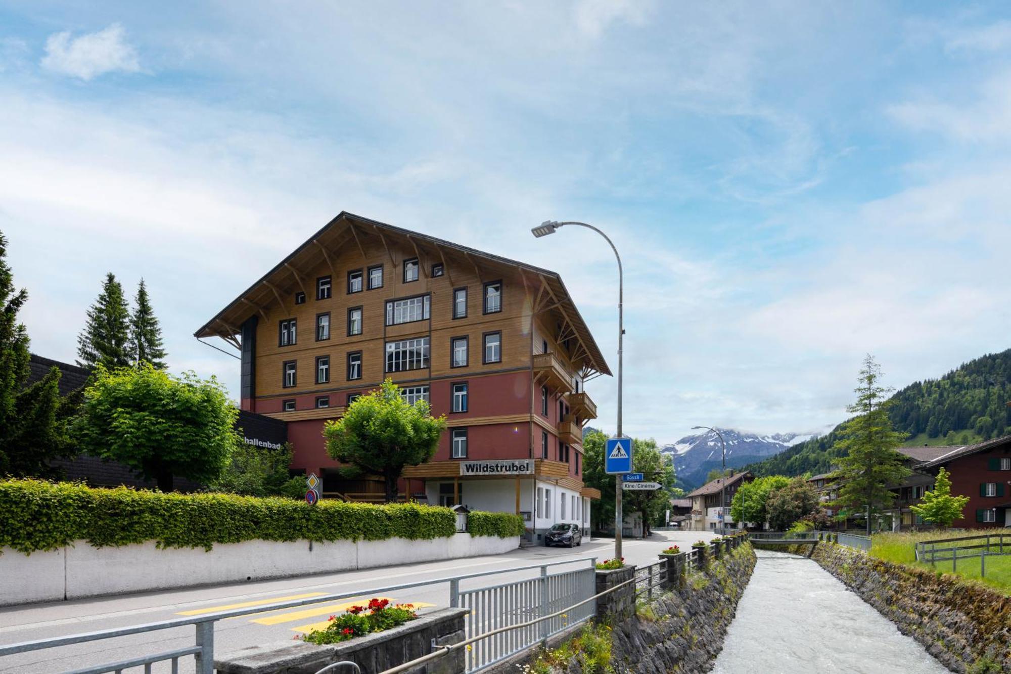 Sporthotel Wildstrubel Lenk Buitenkant foto