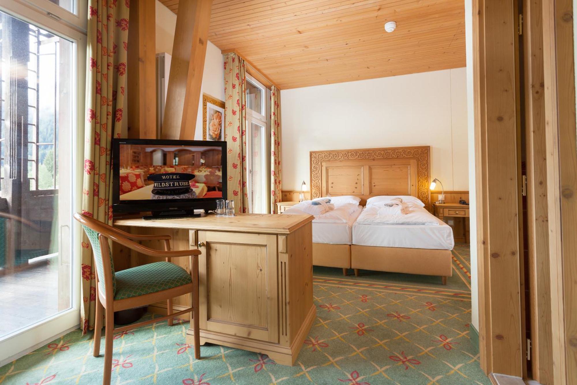 Sporthotel Wildstrubel Lenk Buitenkant foto