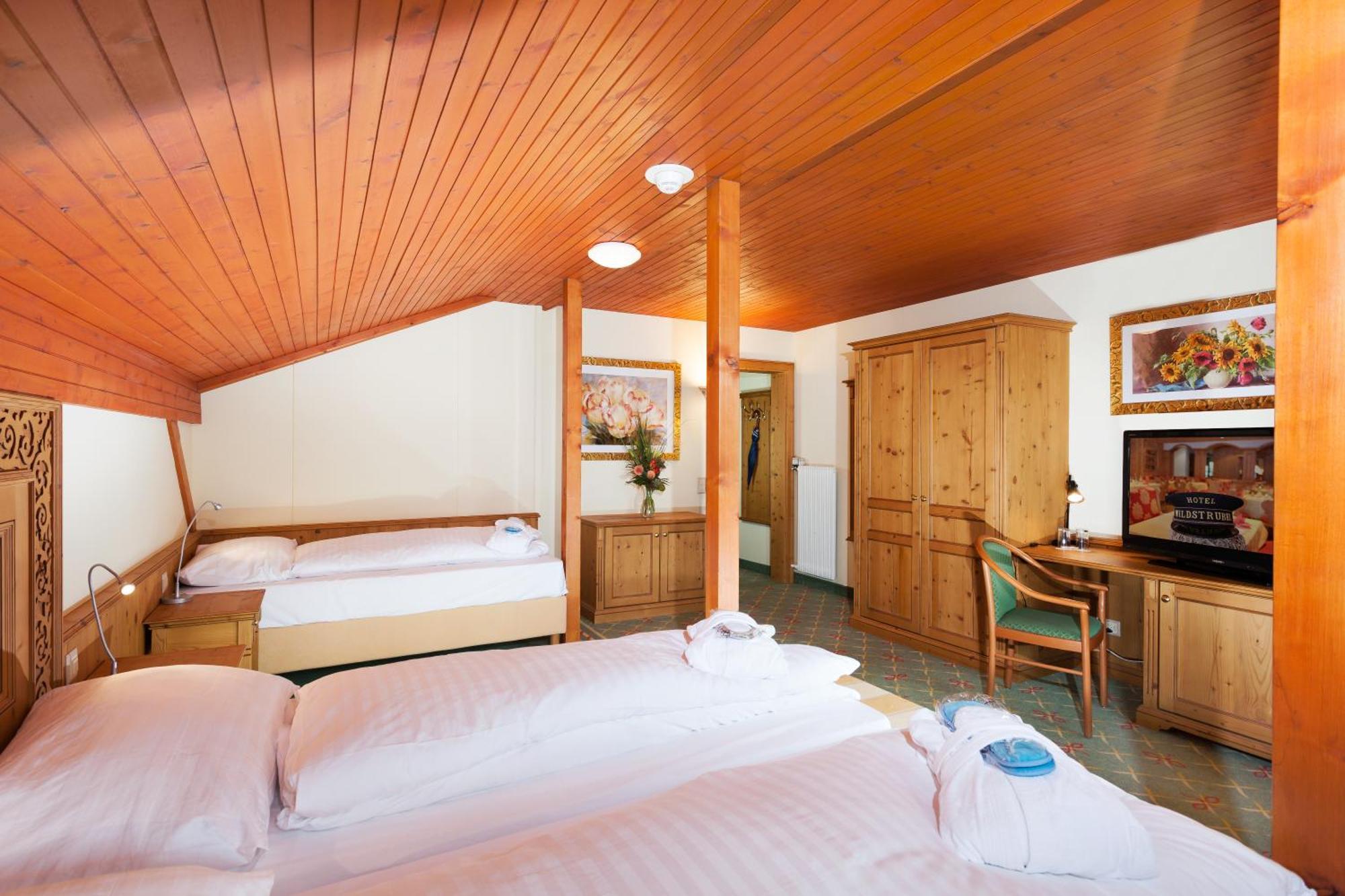 Sporthotel Wildstrubel Lenk Buitenkant foto
